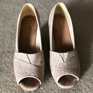 Toms open toe shoe